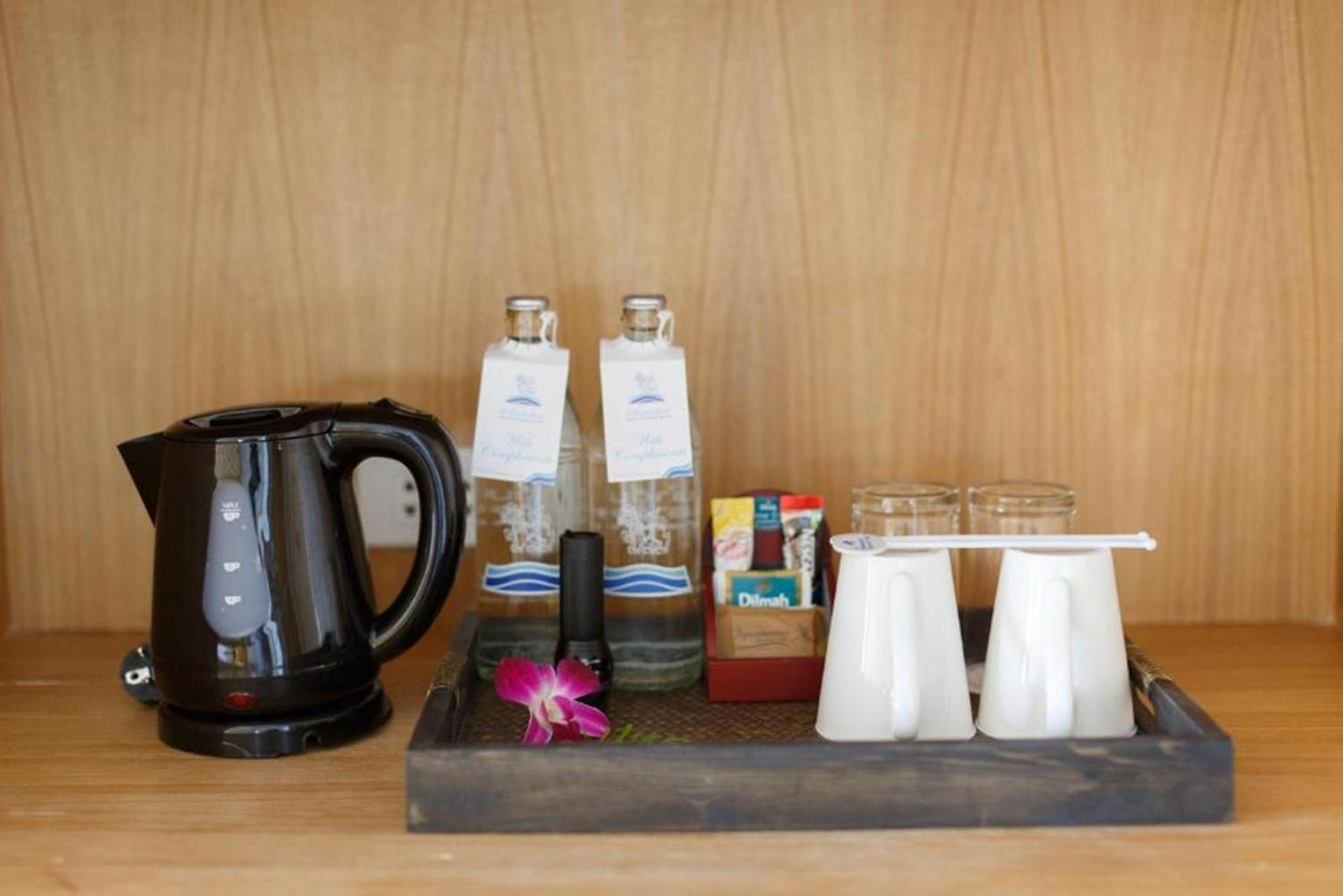 Namaka Resort Kamala Екстер'єр фото A kettle and bottled water in a hotel room