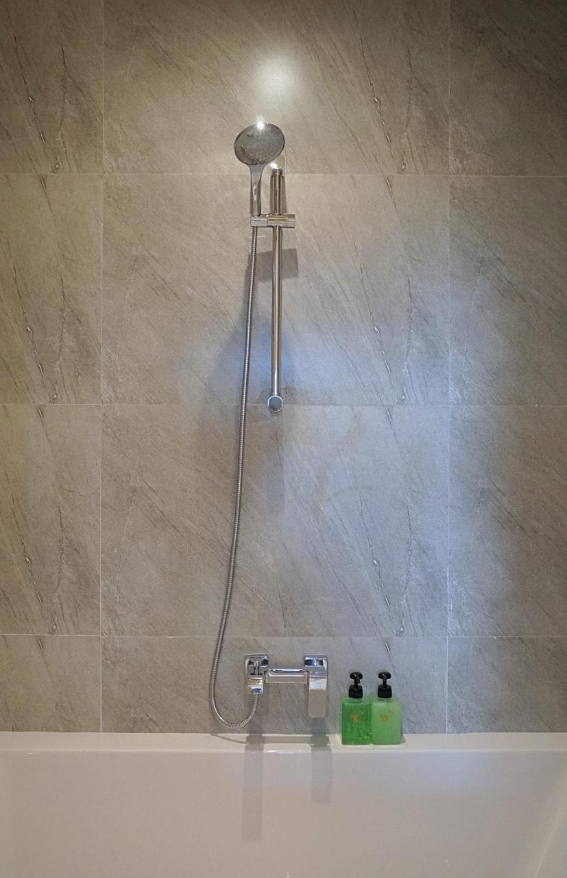 Namaka Resort Kamala Екстер'єр фото A shower rail